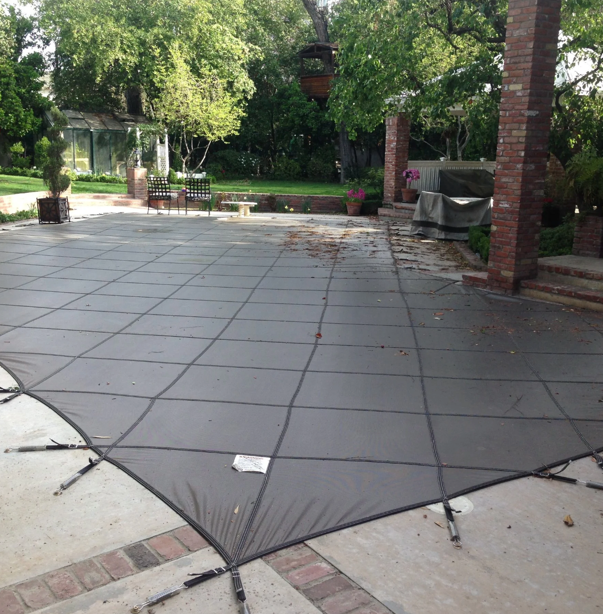 Why October is the Perfect Time to Invest in a Pool Leaf Cover