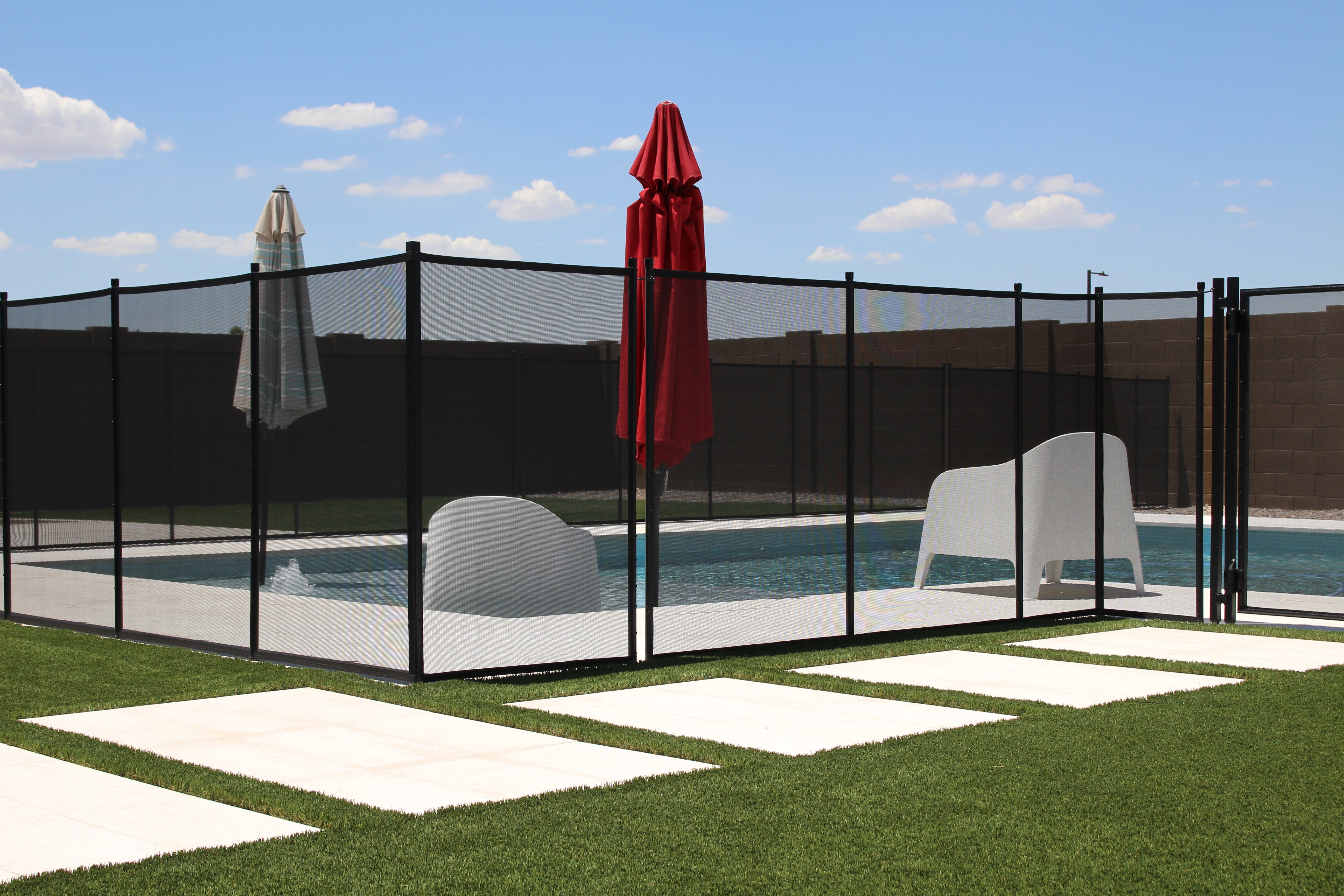 Customizable & Removable Pool Fences